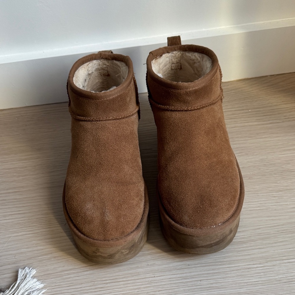 Platform Ugg mini boots